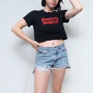 Levi’s cropped tee